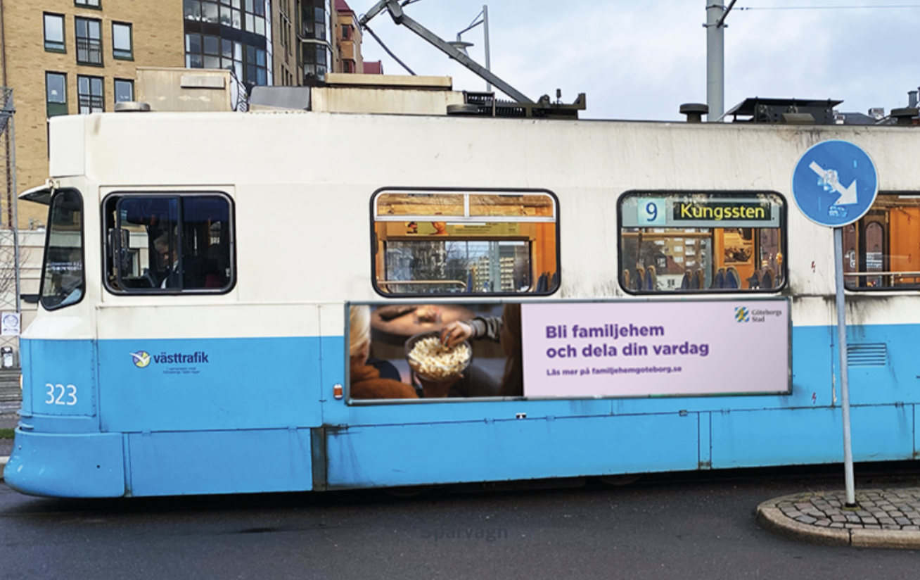 Spårvagnsreklam för Familjehem Göteborgs Stad